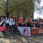 Manifestation syndicale au moment où les actionnaires entrent à l’Assemblée générale