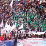 Los miembros de la KSPI acudieron en masa a una manifestación en las calles de Yakarta: 30.000 trabajadores y trabajadoras manifestaron para exigir aumento del salario mínimo y acceso universal al seguro de salud que el gobierno les había prometido